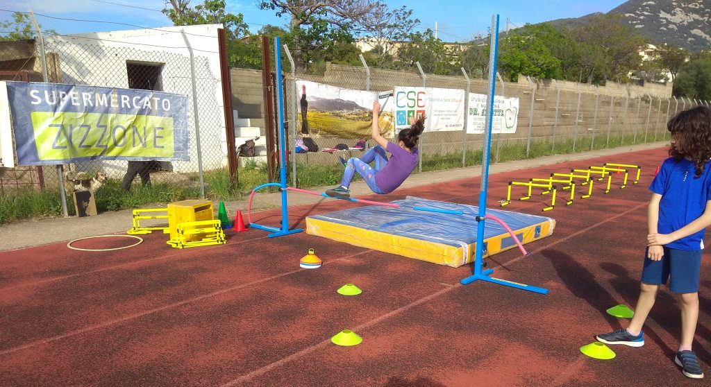 Bambini in attività sportiva progetto Crescere Insieme Moffeti Dorgali